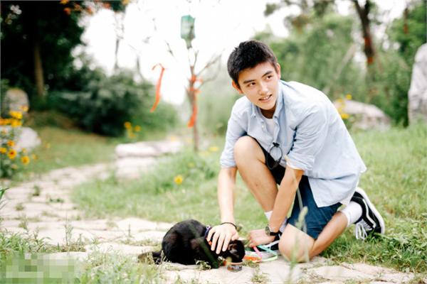 陈红15岁儿子减肥后颜值高 网友惊呼青春版吴