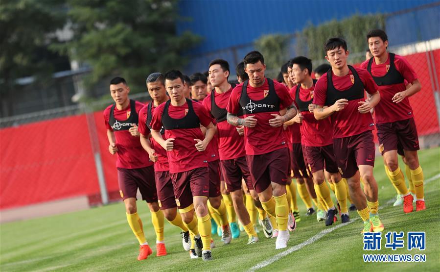 足球--国足备战世预赛