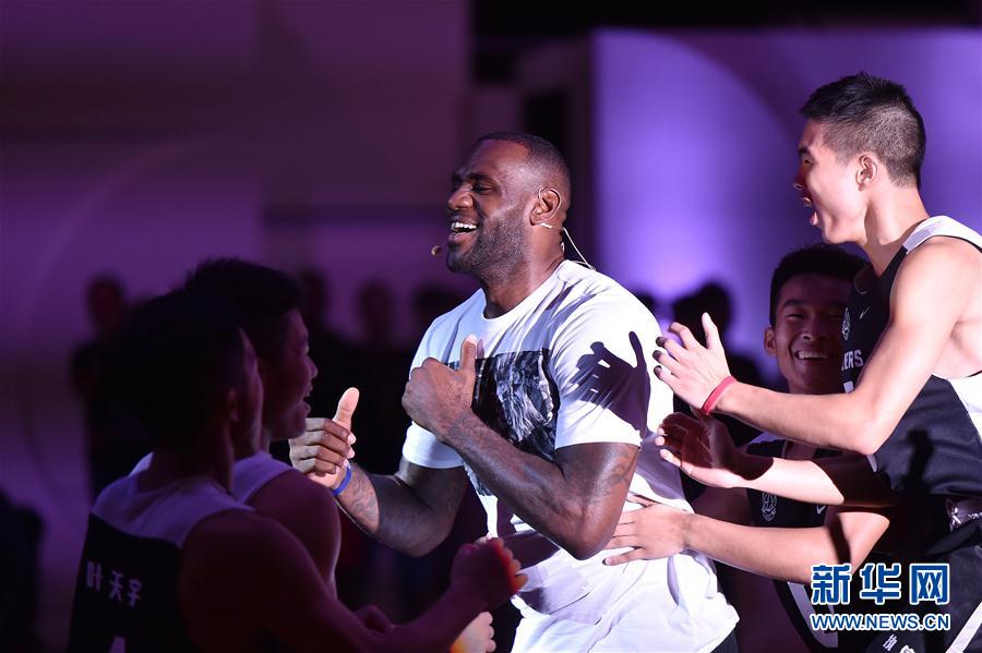 NBA球星勒布朗·詹姆斯空降广州