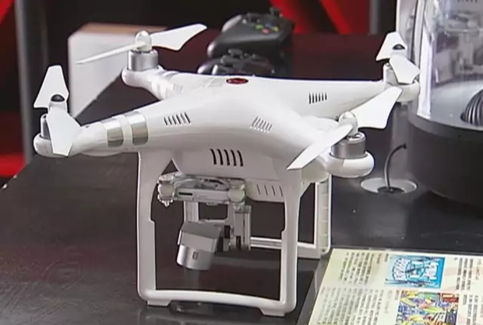 广州女子大学城逛街被无人机打伤 腿部流血不