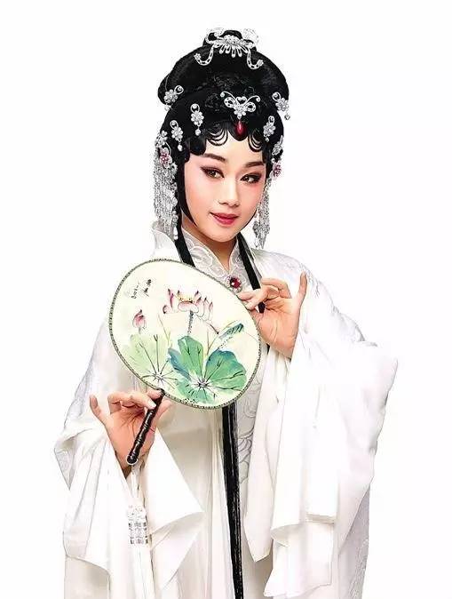   第一位文化风云人物已锁定广东粤剧院副院长曾小敏,你喜欢粤剧