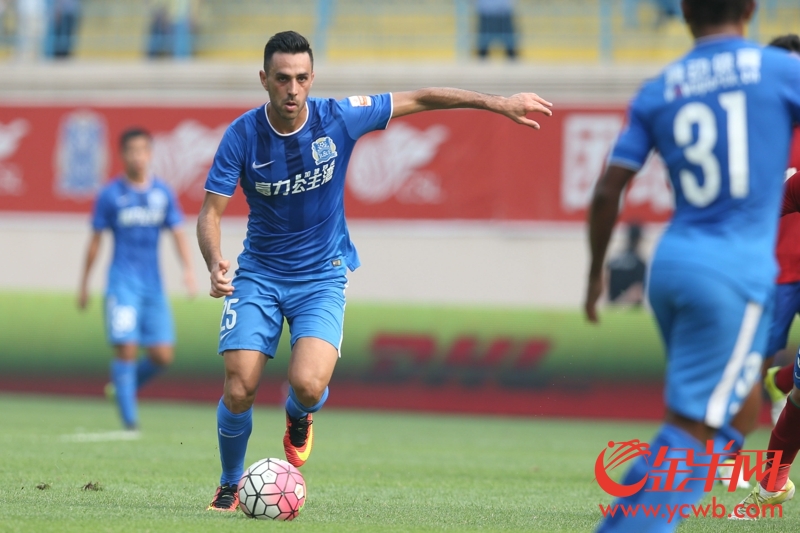 中超:广州富力主场2比0胜河南建业