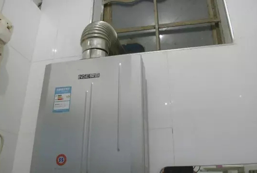 惊呆!广州5名女生浴室被藏摄像头 可全景拍摄