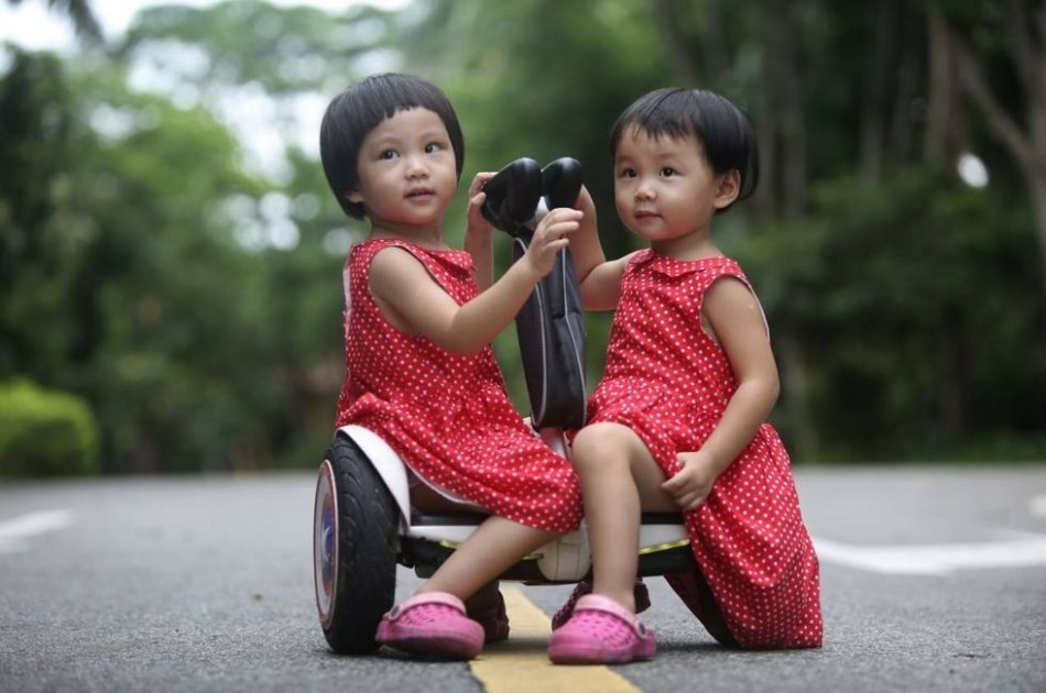 暖!爸爸租别墅拍照片 记录孩子成长点滴