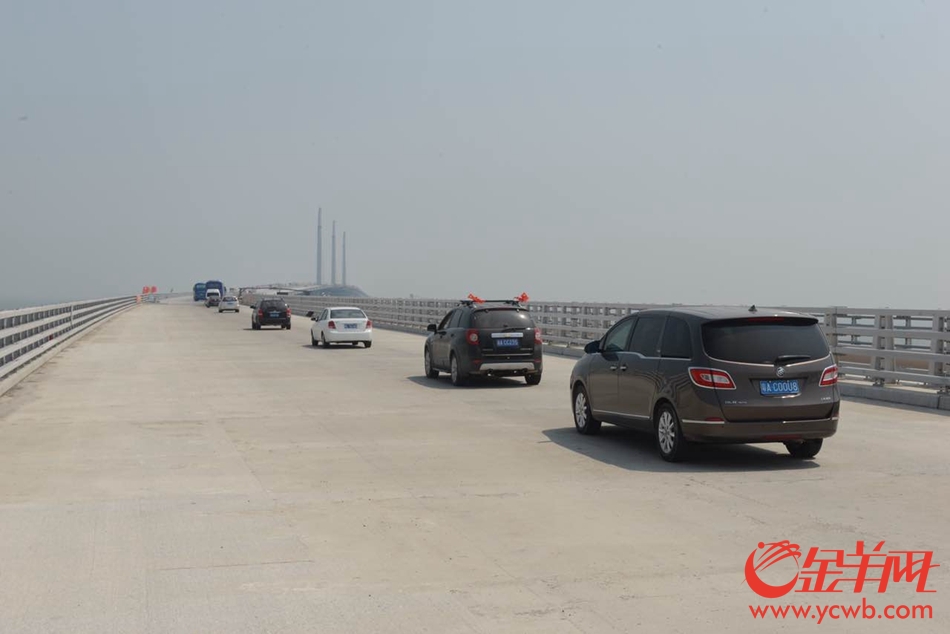 乘车体验巡览港珠澳大桥