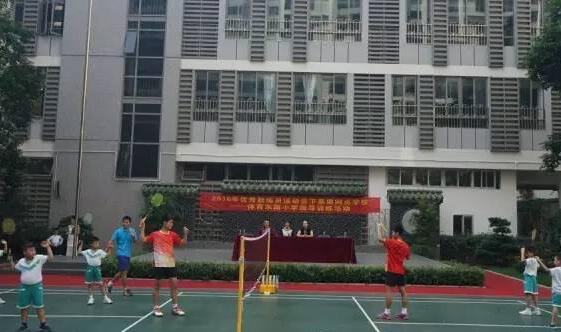 奥运冠军张洁雯到体育东路小学指导训练活动