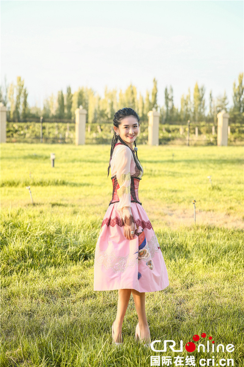 《我们来了》谢娜化身骆驼少女 亚洲舞王 展优