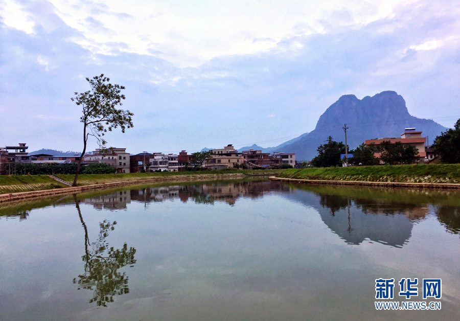 航拍广东梅州客家美丽小镇石正镇天然卧佛