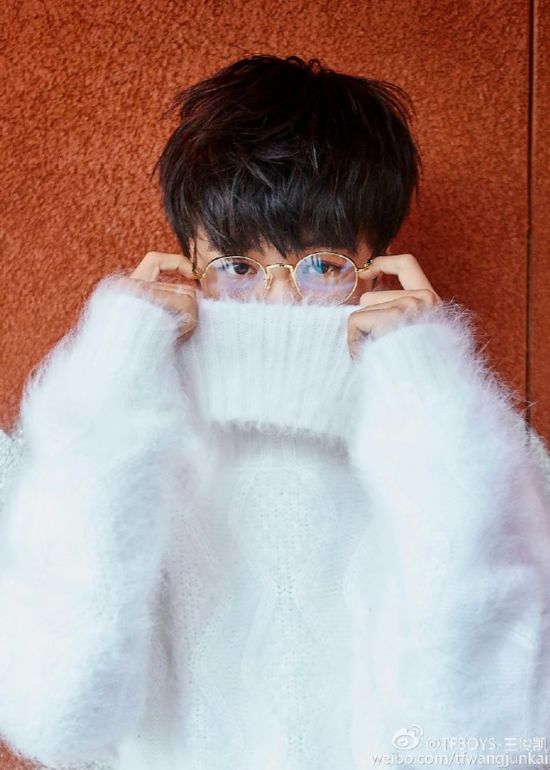 王俊凯晒街拍美少年初长成 揭TFBOYS三子美