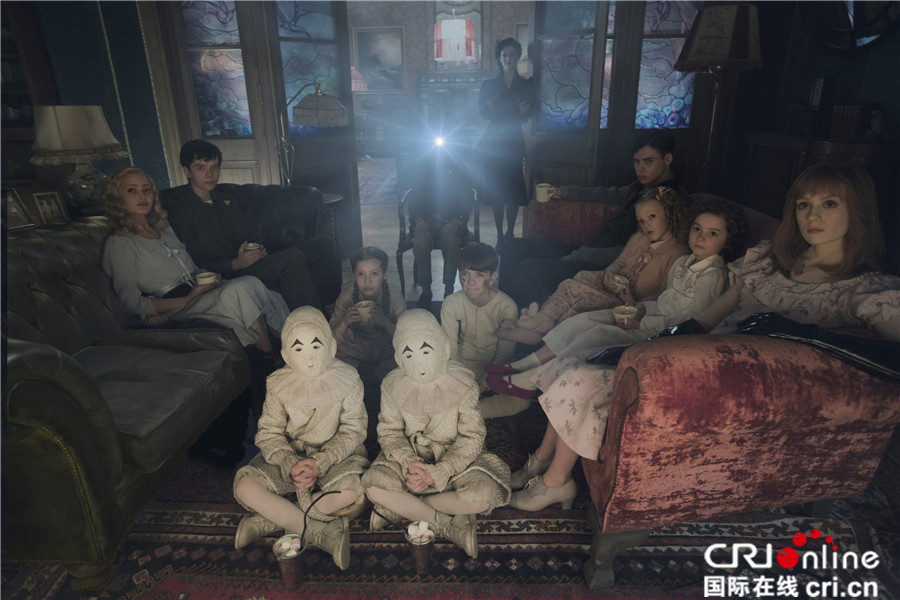 《佩小姐的奇幻城堡》波顿式美学和异想世界获