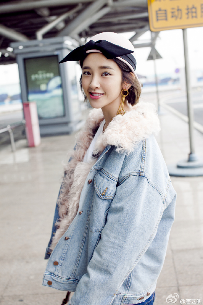 唐艺昕晒度假美图 笑容甜美仿如邻家女孩(图)