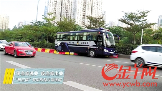 拉链车深圳亮相 潮汐车道实现全自动化