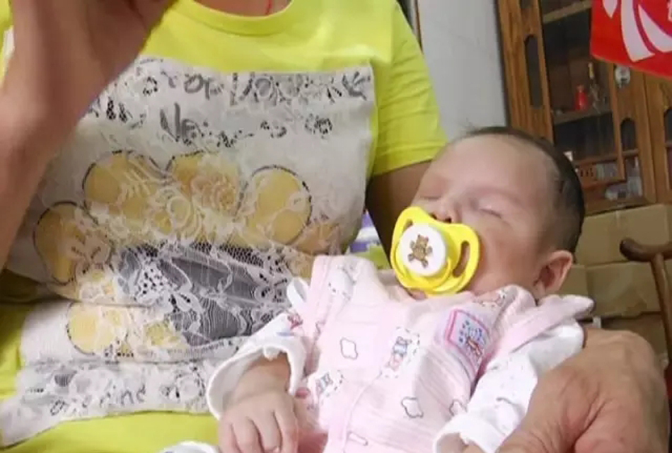 广州无眼宝宝筹得善款20万元 白了胖了招人