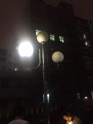 潮汕3岁娃陪外婆跳广场舞 摸路灯后触电身亡