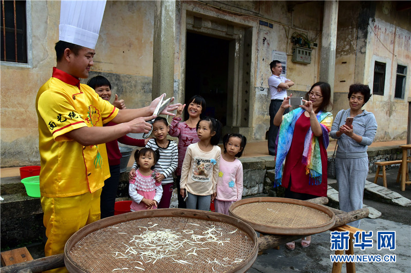妹子蒸酒汉子拉面 河源举办首届客家乡土文化