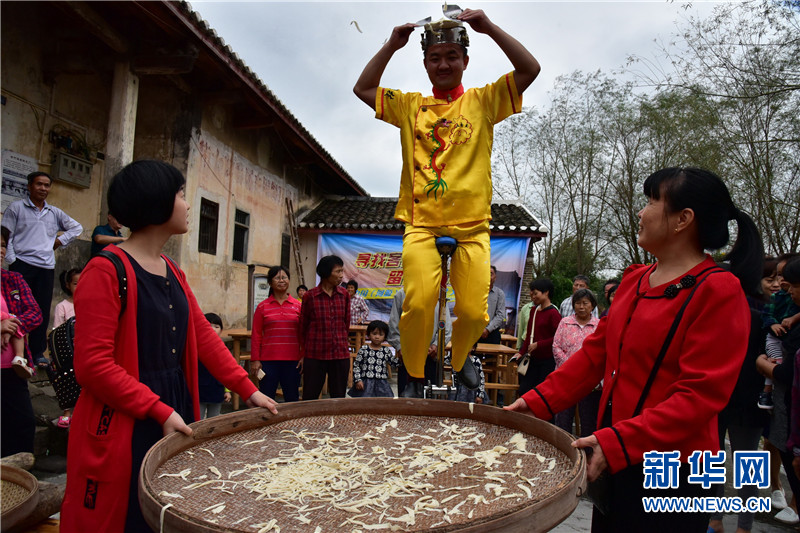 妹子蒸酒汉子拉面 河源举办首届客家乡土文化