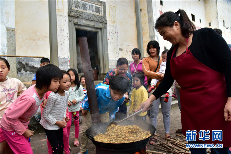 妹子蒸酒汉子拉面 河源举办首届客家乡土文化