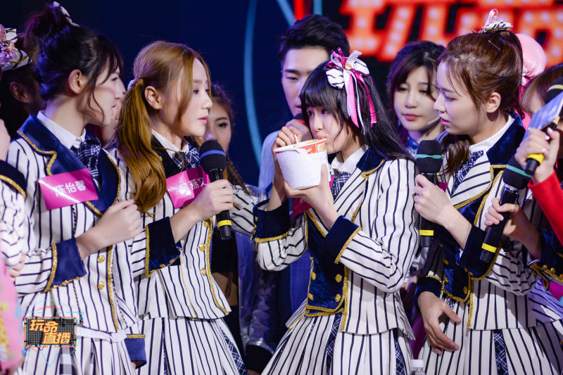 SNH48助阵《玩命直播》 杨洋替身狂圈粉