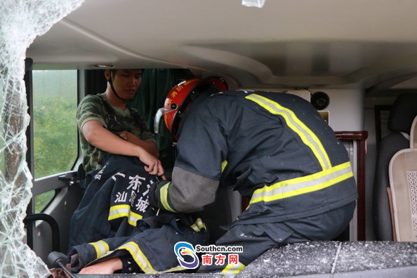 沈海高速公路交通事故致3死12伤 汕尾消防火速