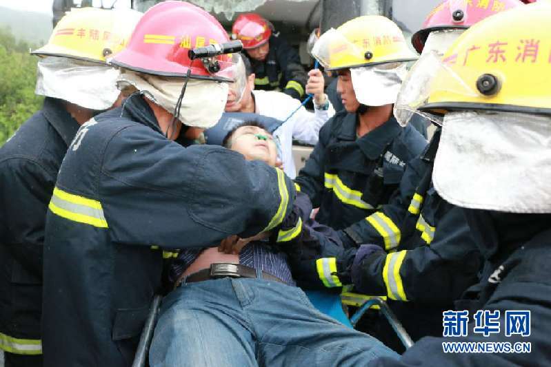 沈海高速公路交通事故致3死12伤 汕尾消防火速