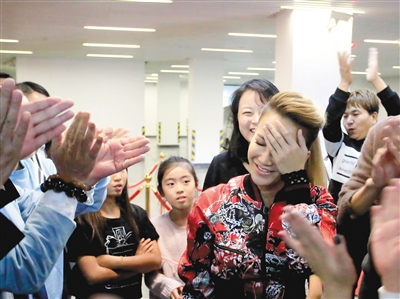 喜剧综艺《头号惊喜》热播 明星被整盅