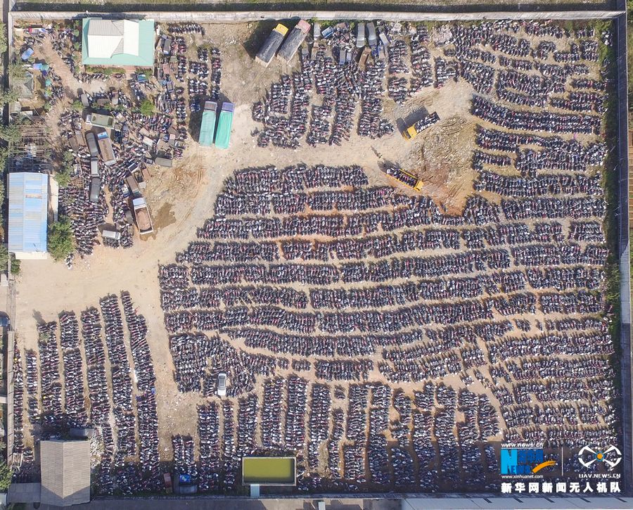航拍广东潮州摩托车坟场 上万辆报废车待处理