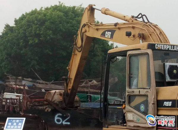 广州市南沙区集中销毁62艘三无电鱼船