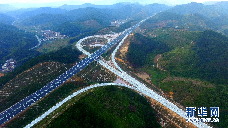 广佛肇高速肇庆段提前15个月建成通车
