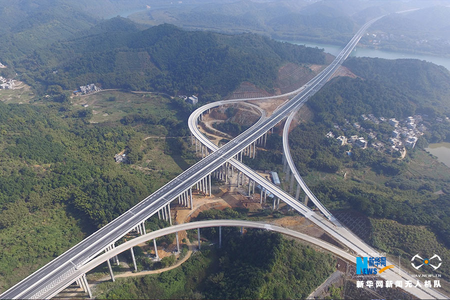 航拍广佛肇高速肇庆段: 绿色公路 一步一景之美