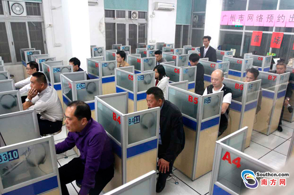 广州网约车首场考试:通过率不足10%