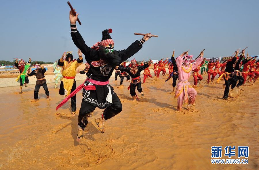 普宁英歌舞表演亮相2017康美杯中国汽车场地