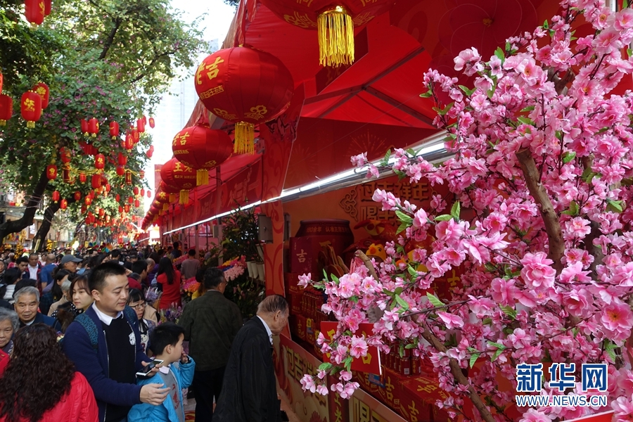 广州过年 花城看花--广州传统迎春花市鸣锣开市