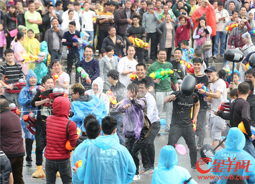 二月二龙抬头 东莞东坑镇举行卖身节