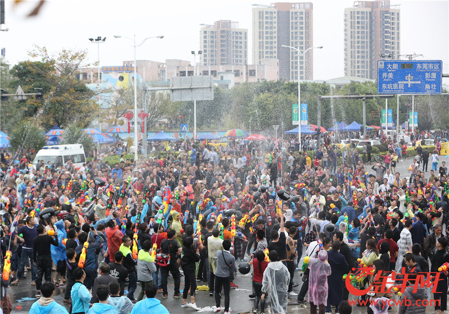二月二龙抬头 东莞东坑镇举行 卖身节