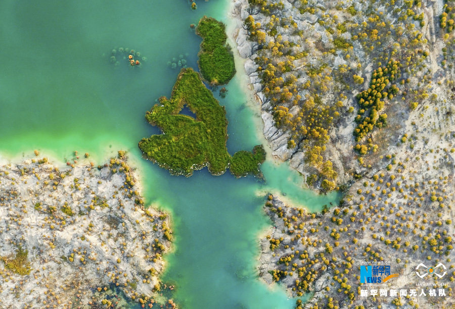 航拍茂名露天矿生态公园 废弃矿山焕发绿色生