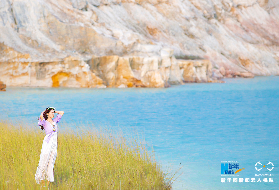 航拍茂名露天矿生态公园 废弃矿山焕发绿色生