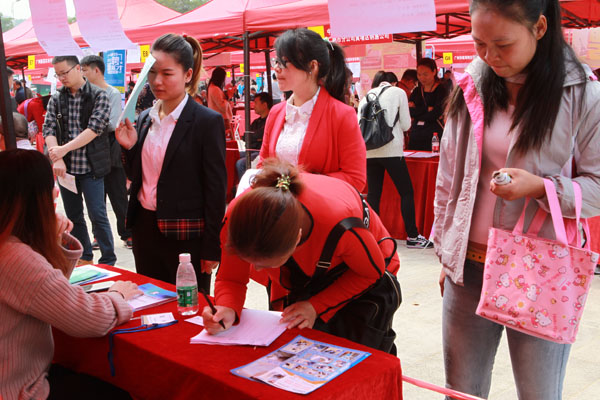 穗开发区 南粤春暖 招聘会提供3700多个岗位