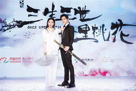 杨洋刘亦菲黑白配颜值爆表