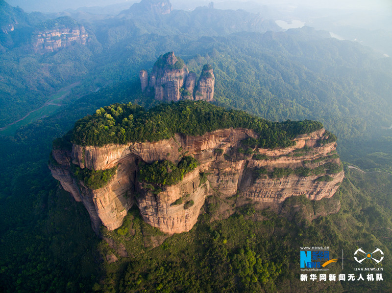 【飞阅中国】航拍韶关巴寨 瞰丹霞奇观