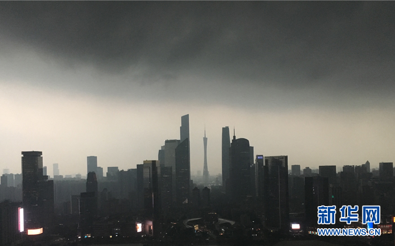 一场暴雨,广州白天如黑夜