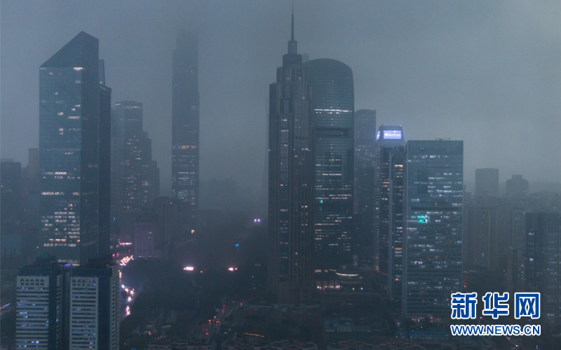 一场暴雨,广州白天如黑夜