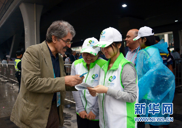 服务广交会 广州首支大学生外语志愿服务队成