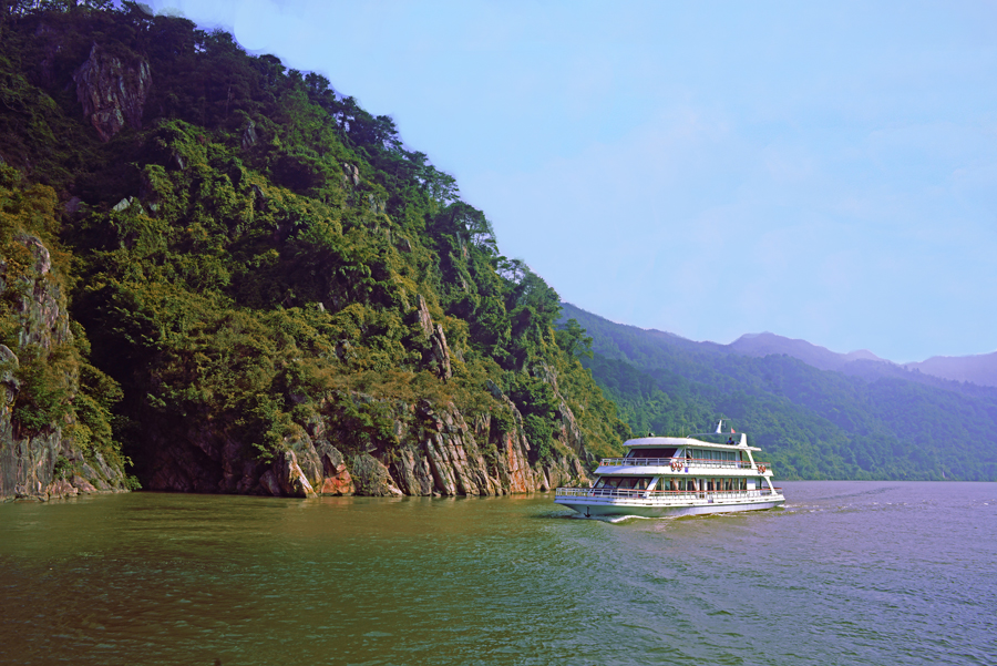 广东英德浈阳峡第二届北江放生文化节开幕