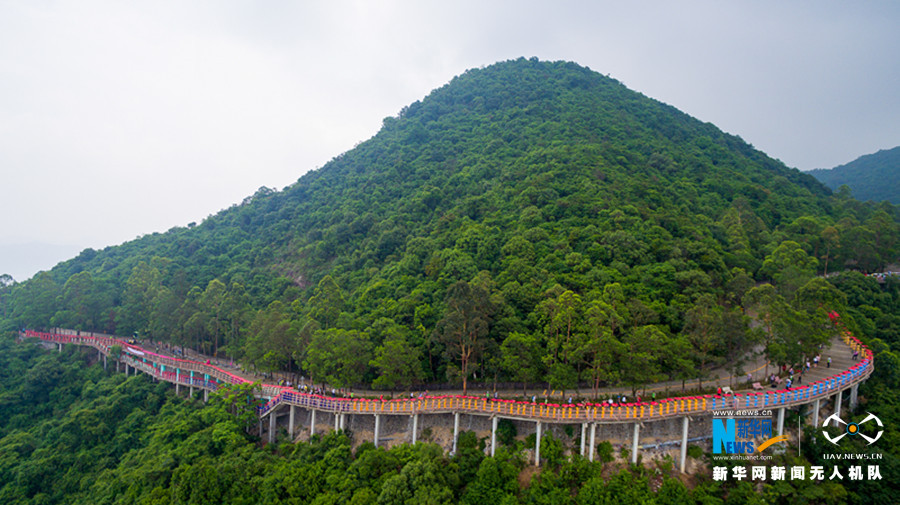 航拍东莞市观音山山间旗袍秀