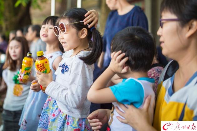广州:小洲村五月初二龙舟盛景