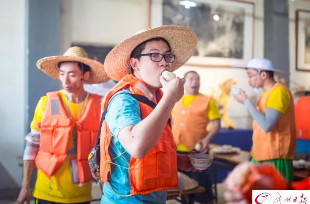 广州:小洲村五月初二龙舟盛景