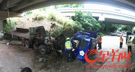 广州南沙港快速发生车祸 拖挂车从高速冲落桥