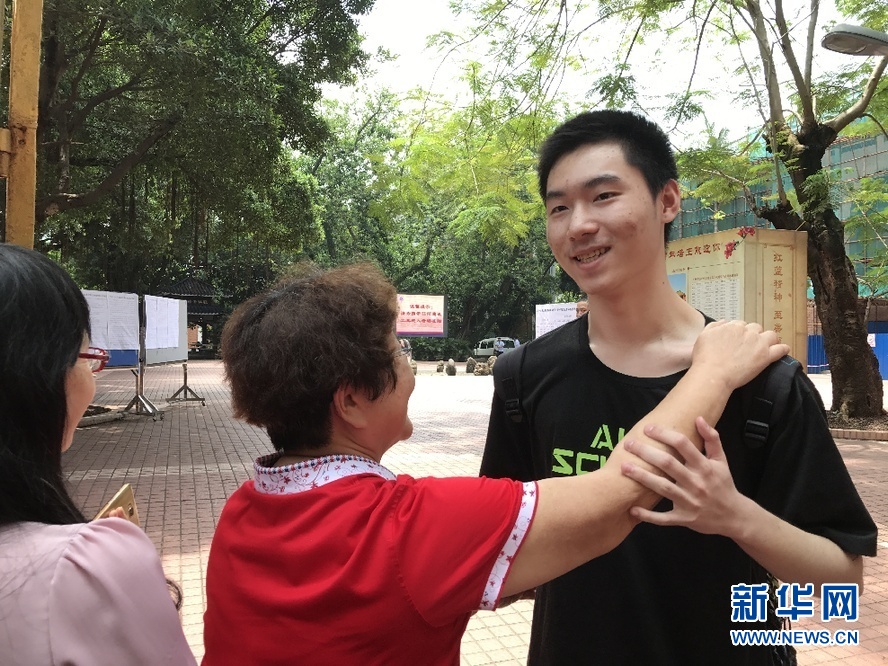 直击2017广东高考⑩|考生表情:微笑面对 从容应