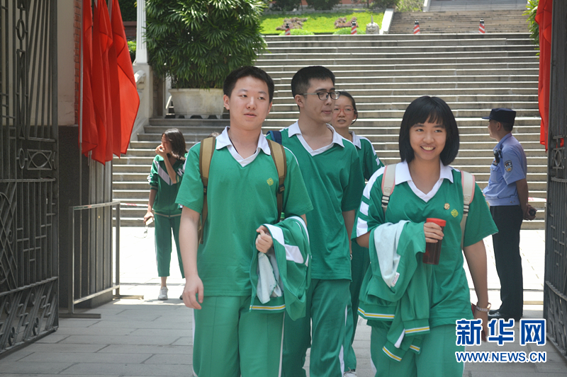 直击2017广东高考⑩|考生表情:微笑面对 从容应