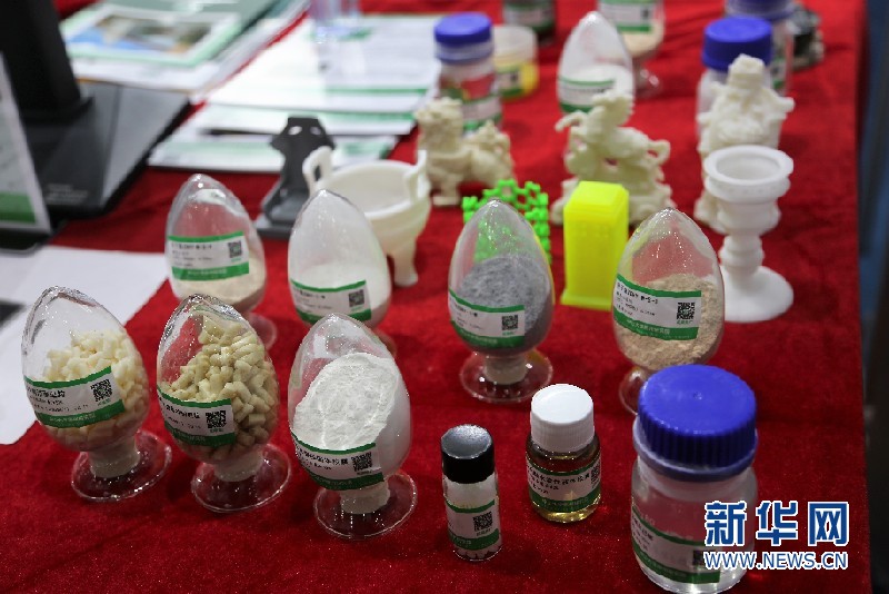 扫一扫就能定制内衣?首届科交会上的高校